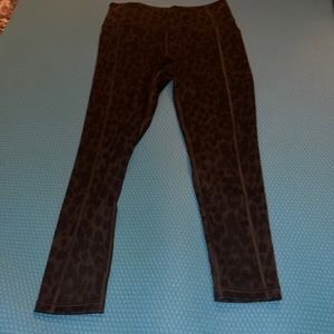 Victoria Secret’s On Point leggings size 10 black leopard high waist pockets